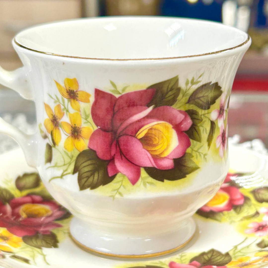 Чайная пара Royal Kent Англия 1970-1979гг. Сделано в Стаффордшире.Костя фарфор, деколь, золото 150мл. Картинка 7